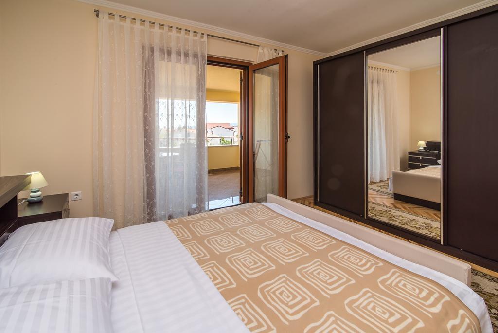 Apartman Slavko Krk Town Exterior foto